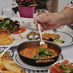 Muejde Alacati 호텔 *